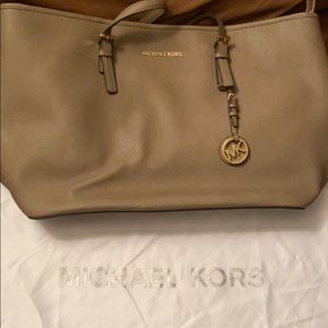 MICHAEL KORS Jet Set Travel Saffiano Tote
